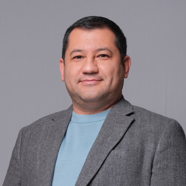 Улугбек Рустамов